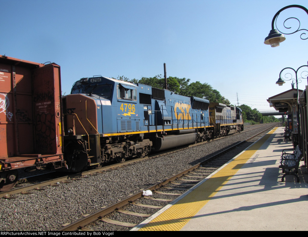 CSX 4796 and 7638